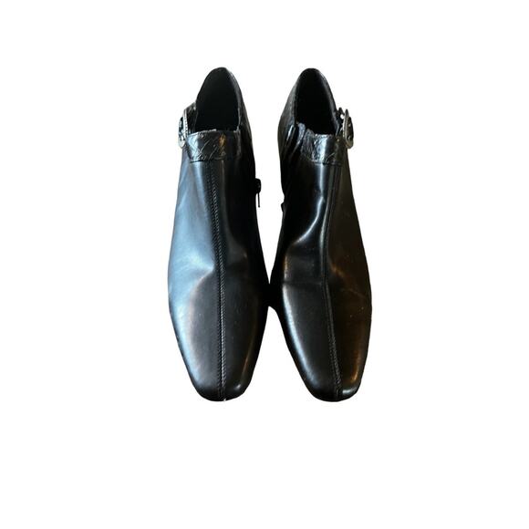 New York Transit Black Heel Boot - Picture 5 of 6